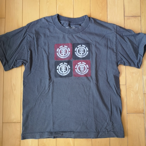 GRAPHIC TEES BUNDLE - Picture 4 of 5